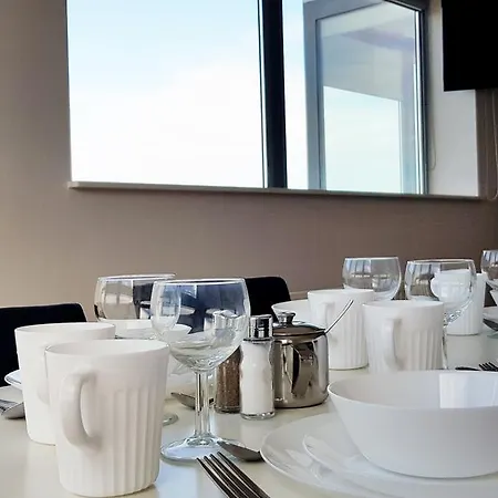 Apartmán 16th Floor View On The Sea And City. 15 Minutes Walk To The Beach. *