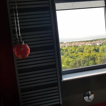 16th Floor View On The Sea And City. 15 Minutes Walk To The Beach. Apartmán