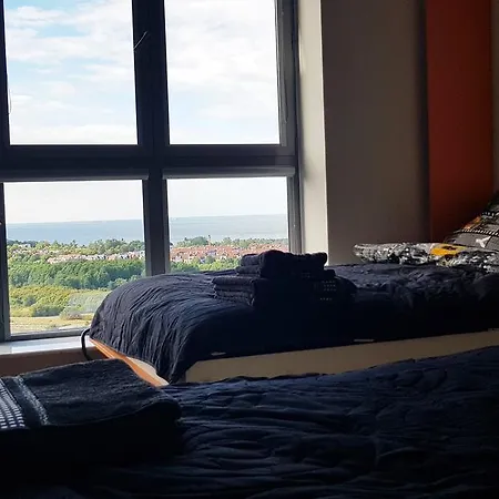 16th Floor View On The Sea And City. 15 Minutes Walk To The Beach. Apartmán *