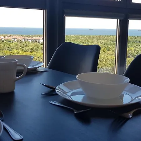 16th Floor View On The Sea And City. 15 Minutes Walk To The Beach. Apartmán *