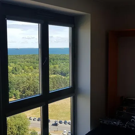 16th Floor View On The Sea And City. 15 Minutes Walk To The Beach. Apartmán *