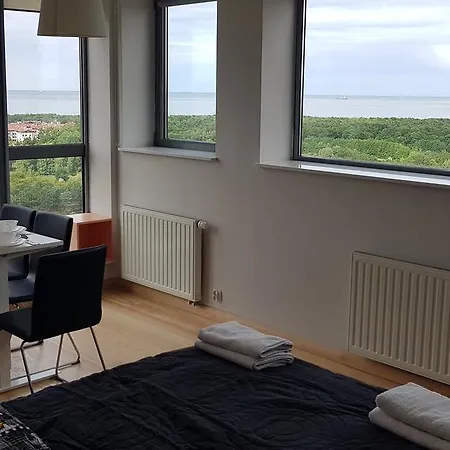 Apartmán 16th Floor View On The Sea And City. 15 Minutes Walk To The Beach. *