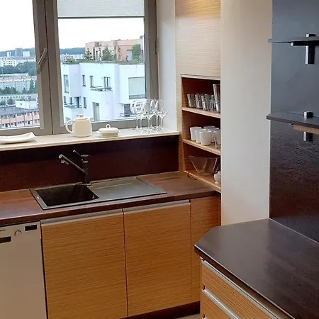 16th Floor View On The Sea And City. 15 Minutes Walk To The Beach. Apartmán
