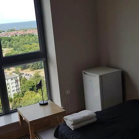 Apartmán 16th Floor View On The Sea And City. 15 Minutes Walk To The Beach.