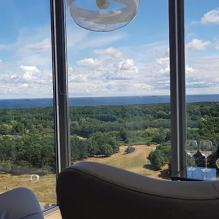 16th Floor View On The Sea And City. 15 Minutes Walk To The Beach. Gdaňsk